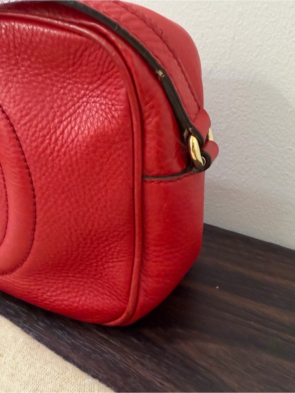 Gucci Soho Disco Red Leather Crossbody Bag GG Logo Tassel Camera Bag Authentic - Picture 2 of 13